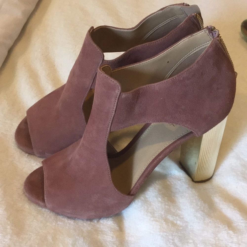 MK pink suede pumps